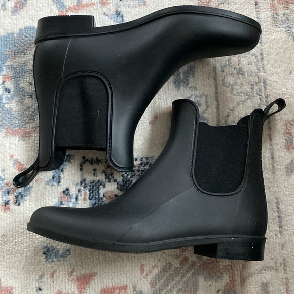 Pink Lily Shoes - Black Chelsea Rainboots